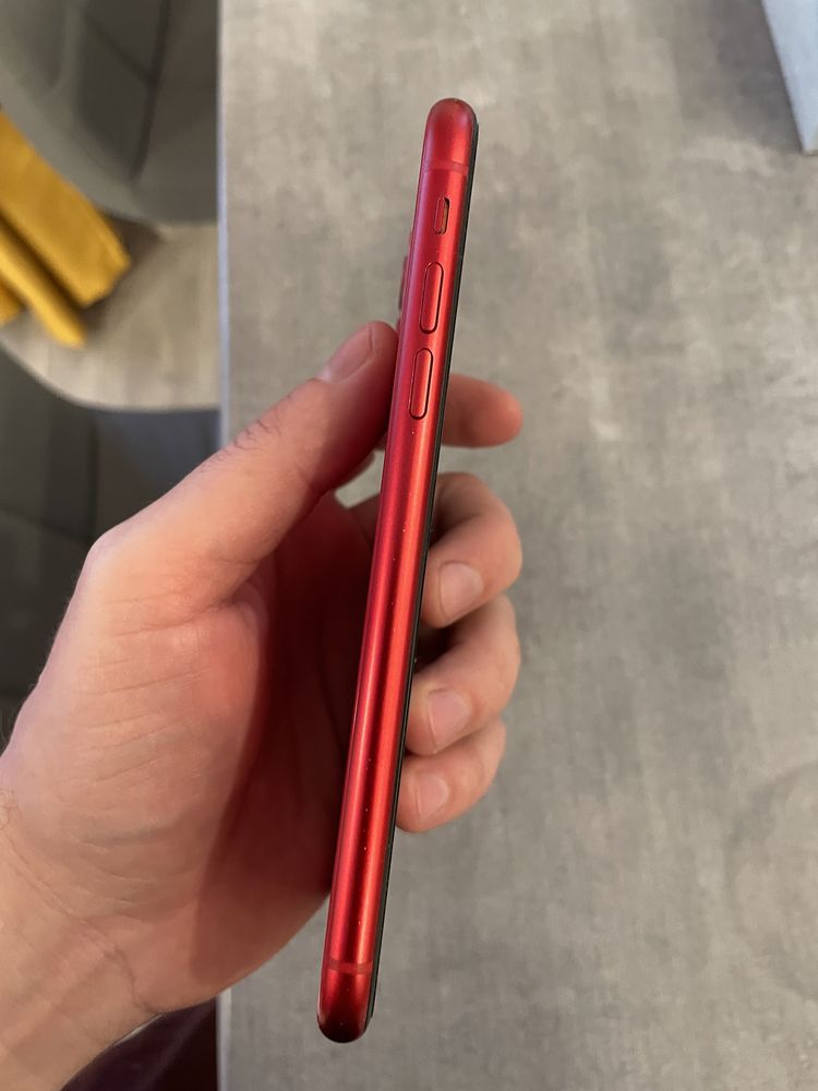 Iphone 11 red in stare buna