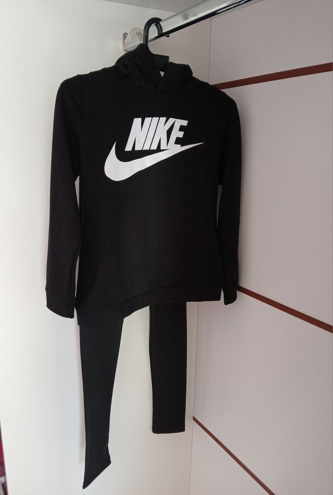 НОВ комплект nike XS