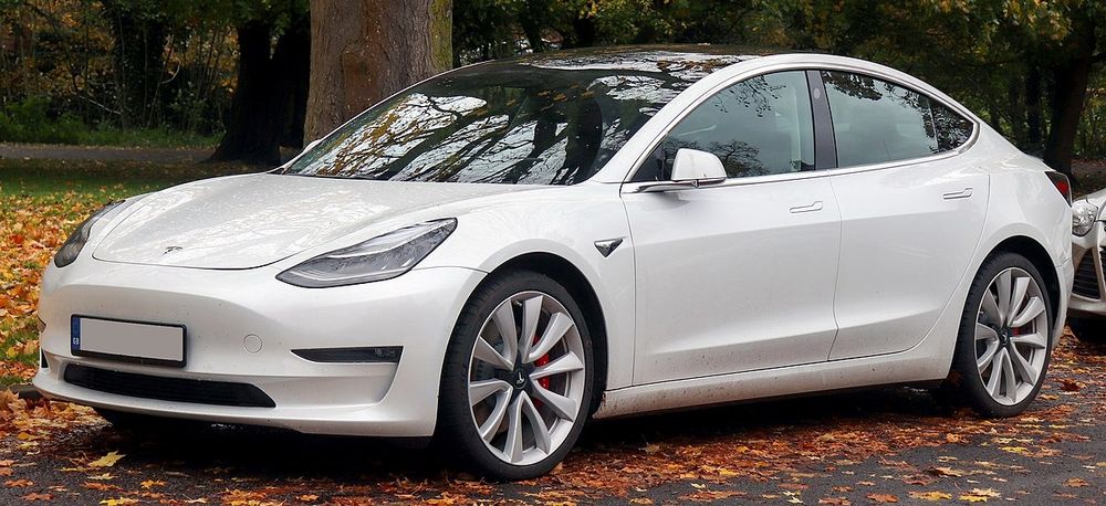 Tesla Model 3 2024 / Dacia Spring 2024– disponibilă pentru Uber / Bolt
