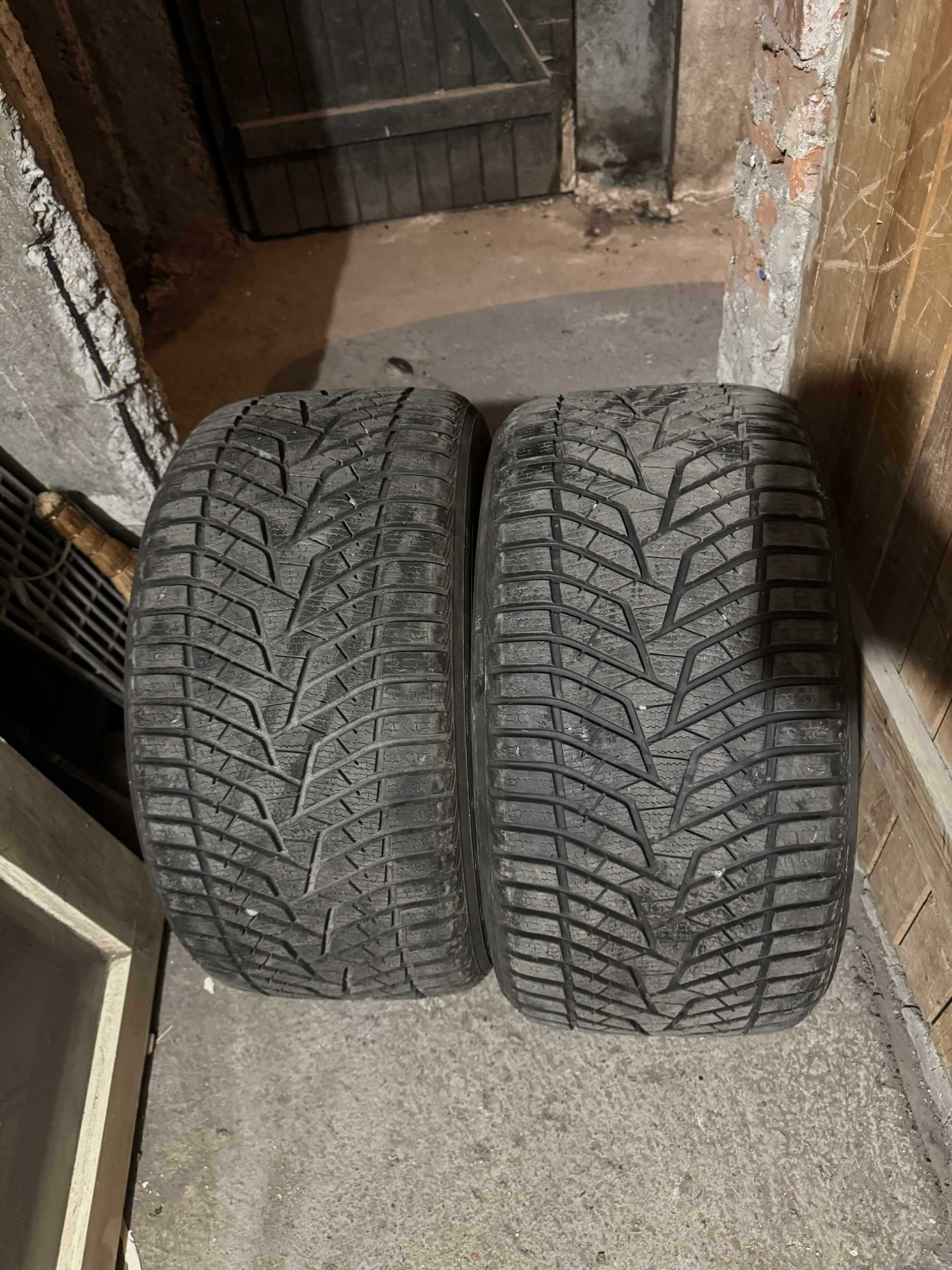 Зимни гуми Yokohama V905 BLUEW XL 265 35 18 7мм.