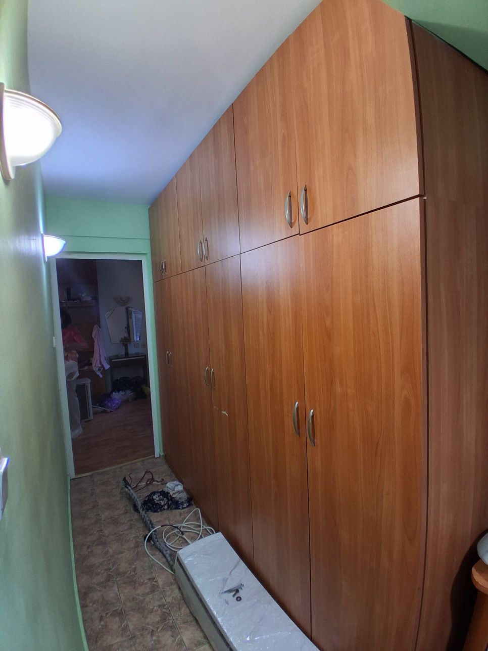 Мебели в отлично състояние.