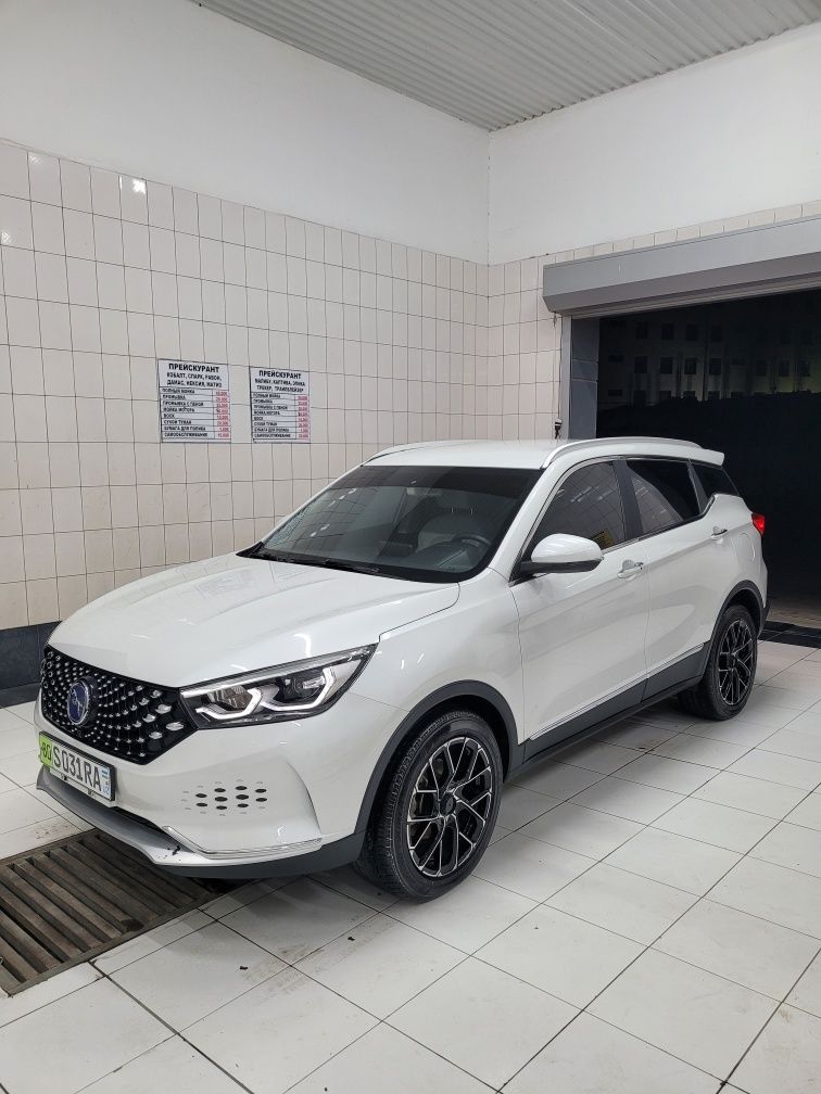 Электромобил сотилади модел XANTENG X5