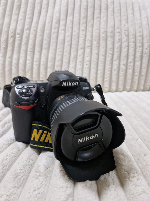 Nikon D200 body+obiectiv+blitz+geantă
