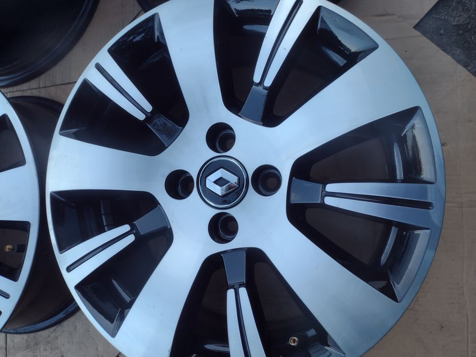 Перфектни 16-4х100 ЕТ40 6.5j Renault Capture