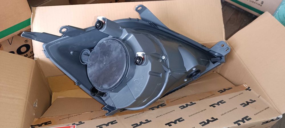 Фар Ford Fiesta 05-07