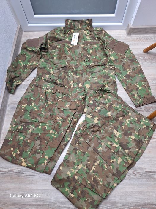 Tinuta militara combat