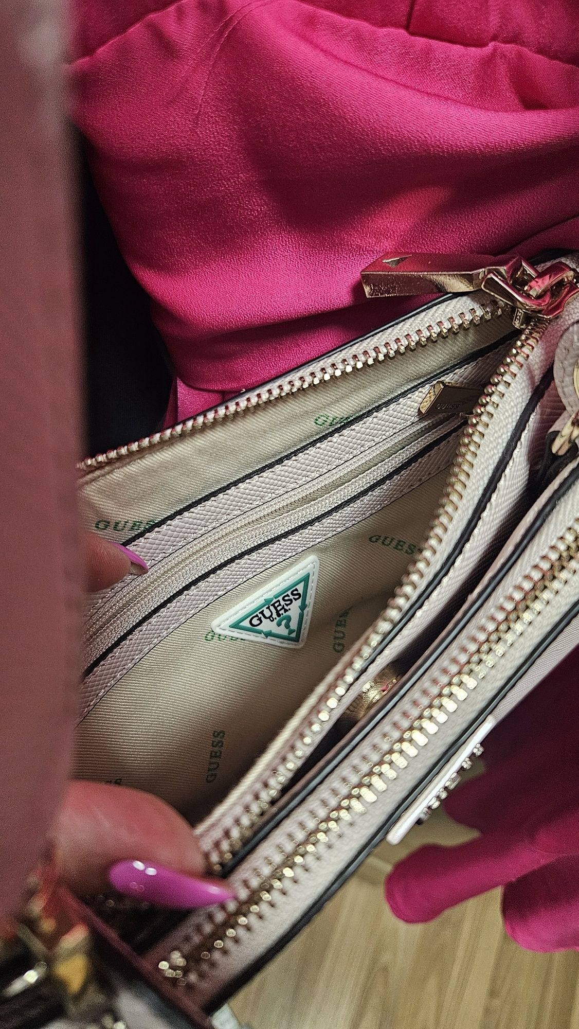 Чантичка Guess, еко кожа