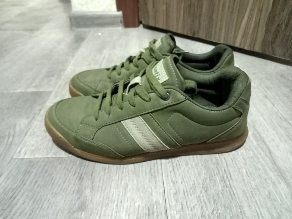 Продам кроссовки Kinetix размер 41 made in Turkey в хорошем состоянии.