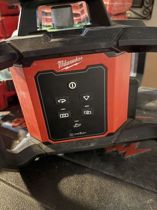 Laser milwauke m18 rlohvg300