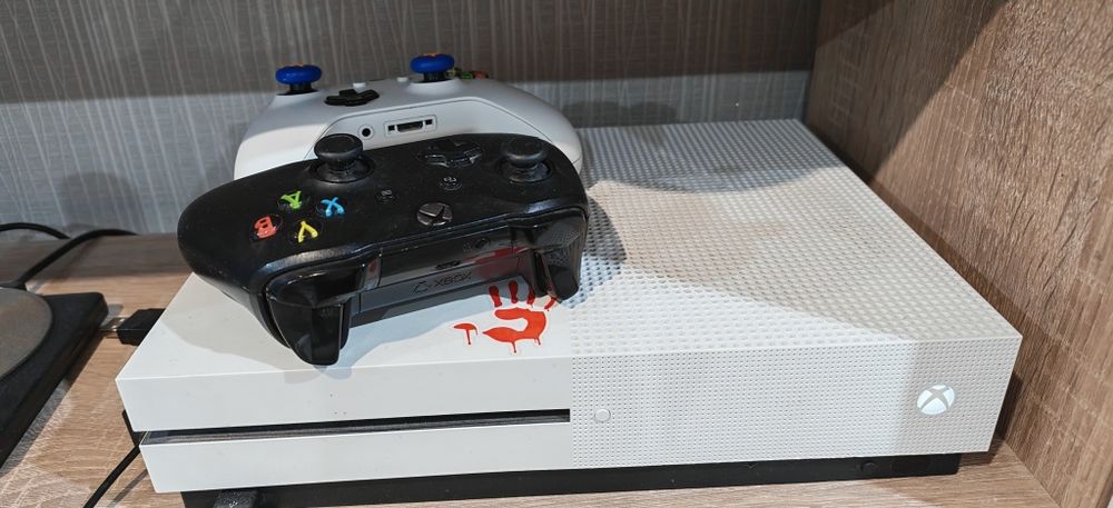 Xbox One S + Forza Motorsport 6