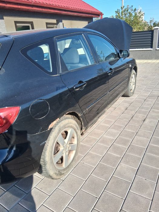 Vind mazda 3 an2004  1.6 benzina