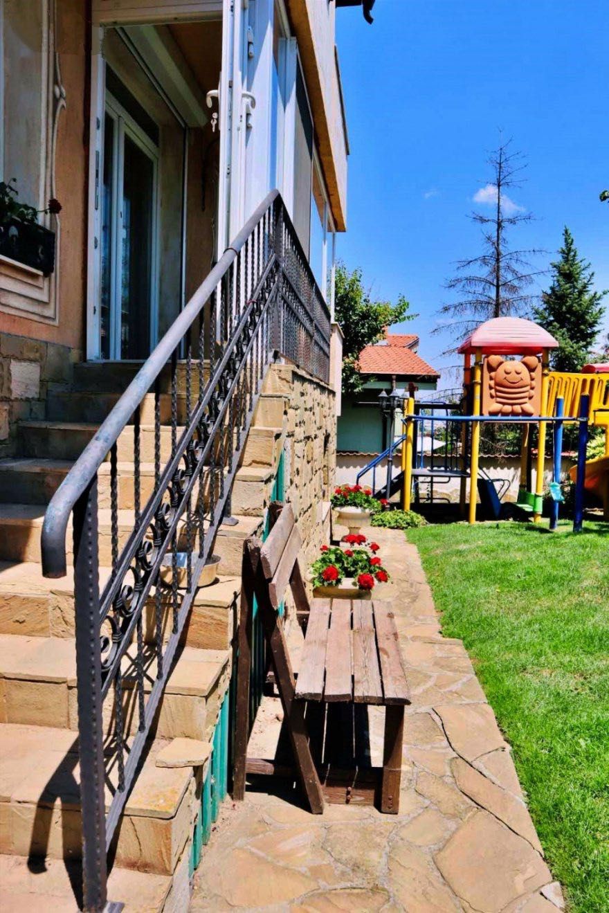 Къща, 380 м2 /430 кв.м двор – барбекю, почивка, семейни събирания