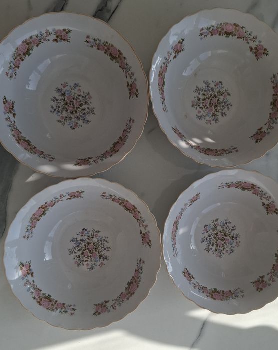 Продаются  глубокие тарелки