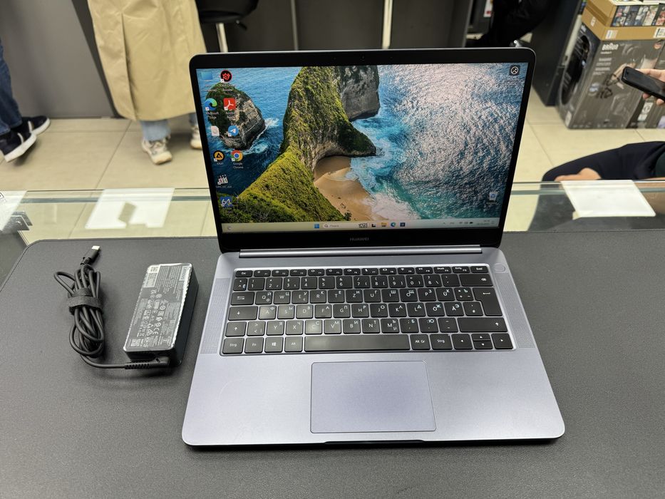 Huawei Laptop Metalik Ryzen 5 2500U Ozu-8 Ssd-512 iPS Padsvetka bor