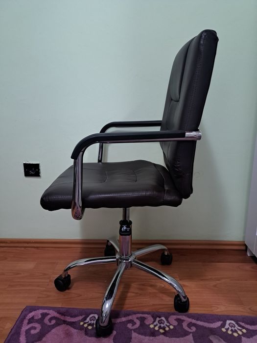 Scaun de birou maro