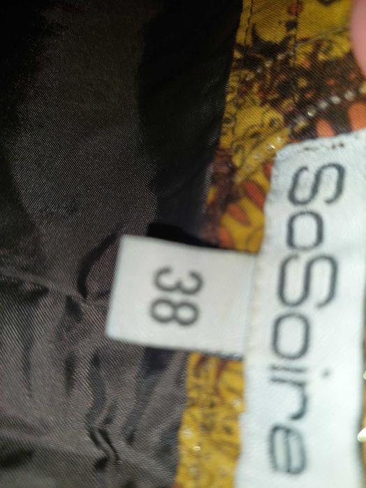 Fustă in clos cu fir auriu