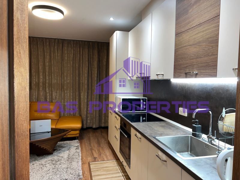 Продава се Тристаен апартамент в София, Изток - 70 кв.м за 3500 €/кв.м - Снимка #3