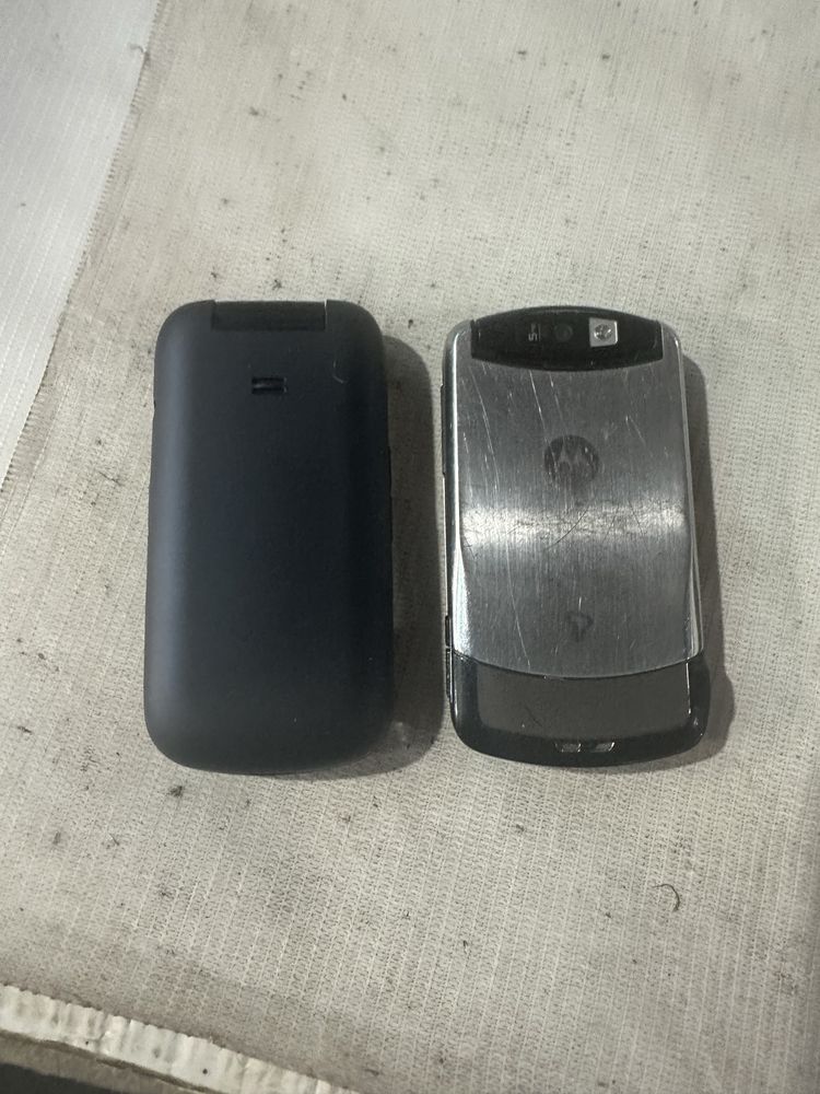 Motorola v 13 samsung gusto 3