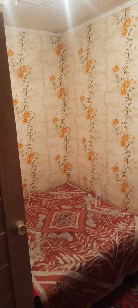 Продам 2-х ком возле ТД Абзал на 1 этаже кирпичный дом можно под офис