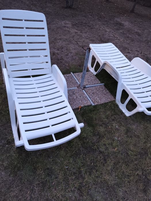 Scaune tapitate, masa rotunda 12 persoane, scaune si sezlong plastic