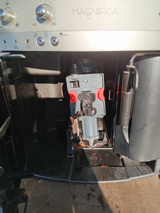 Кафе машина на зърна-DELONGHI ESAM 3100.SB .