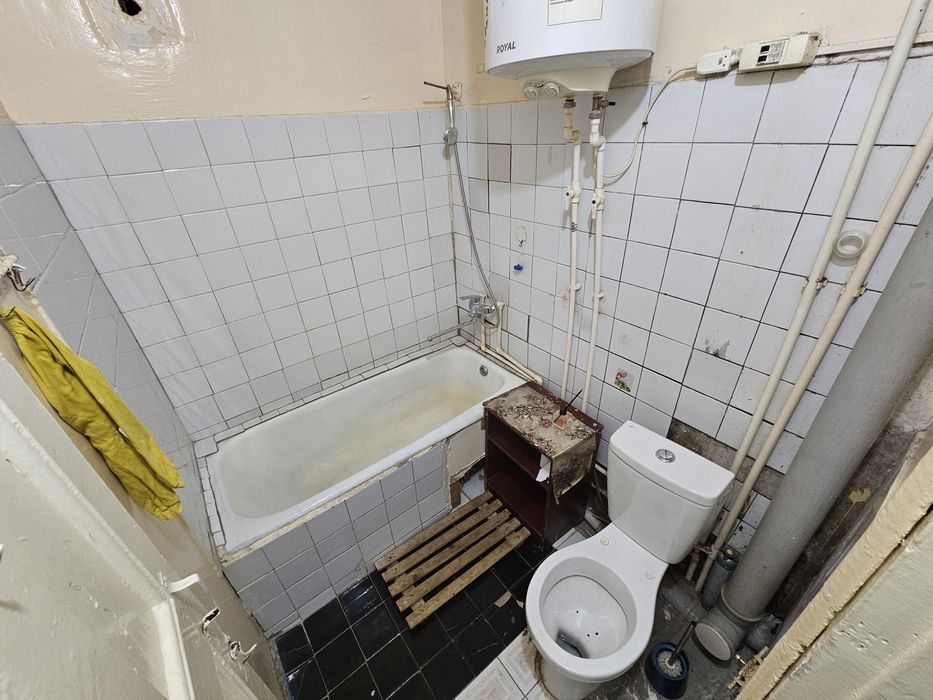 Фрунзенский масивда 2 хонали квартира сотилади