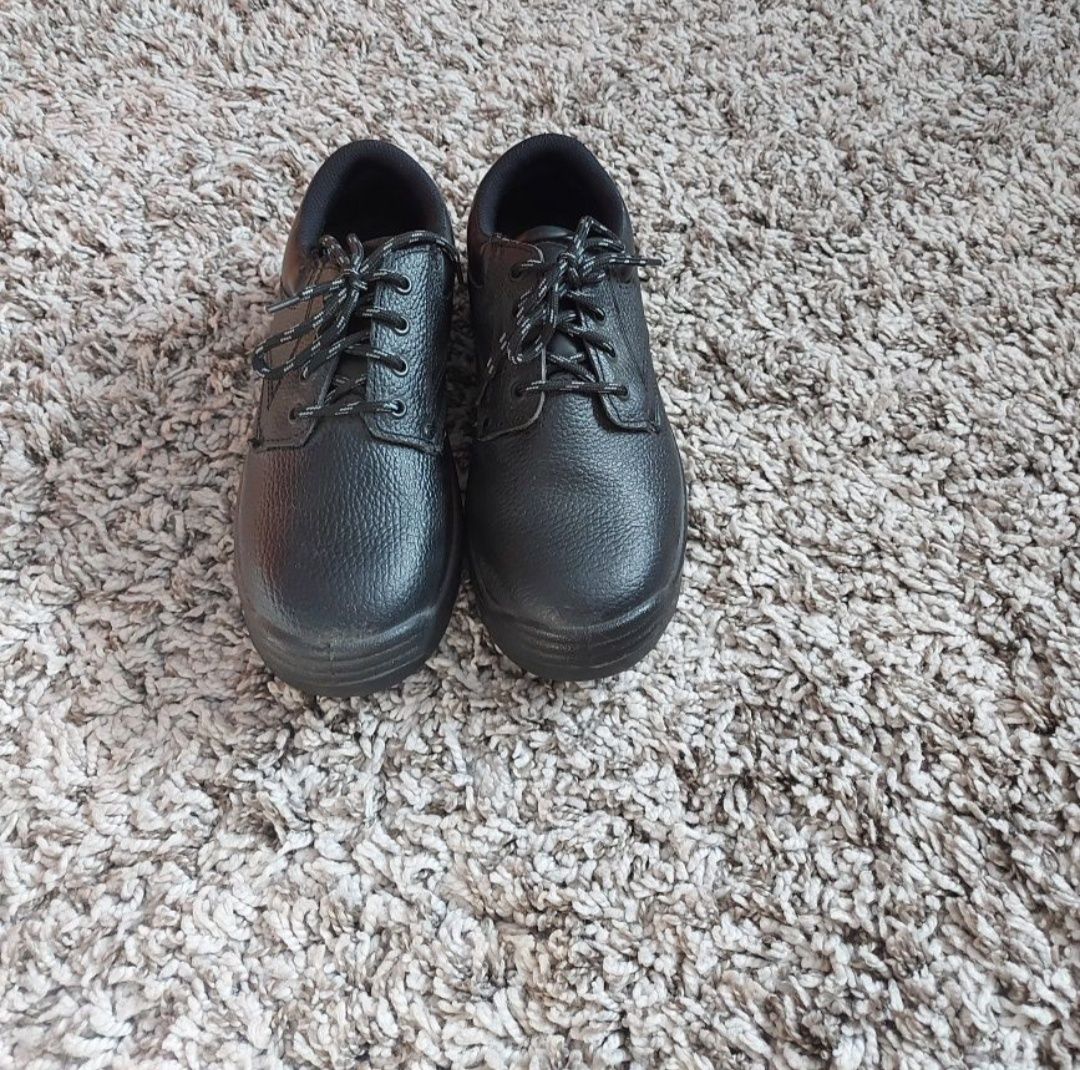 Pantofi de lucru cu bombeu metalic