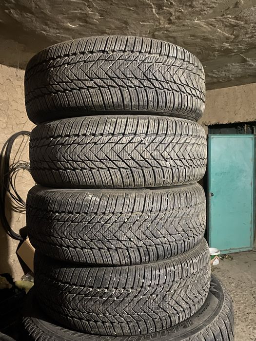 Зимние шины R16 4штук комплект 215/60/16