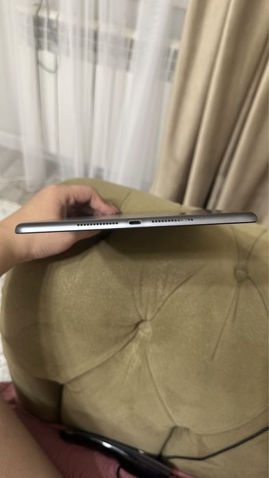 Продам айпад 10.2