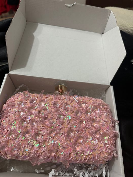 Розов клъч с елементи