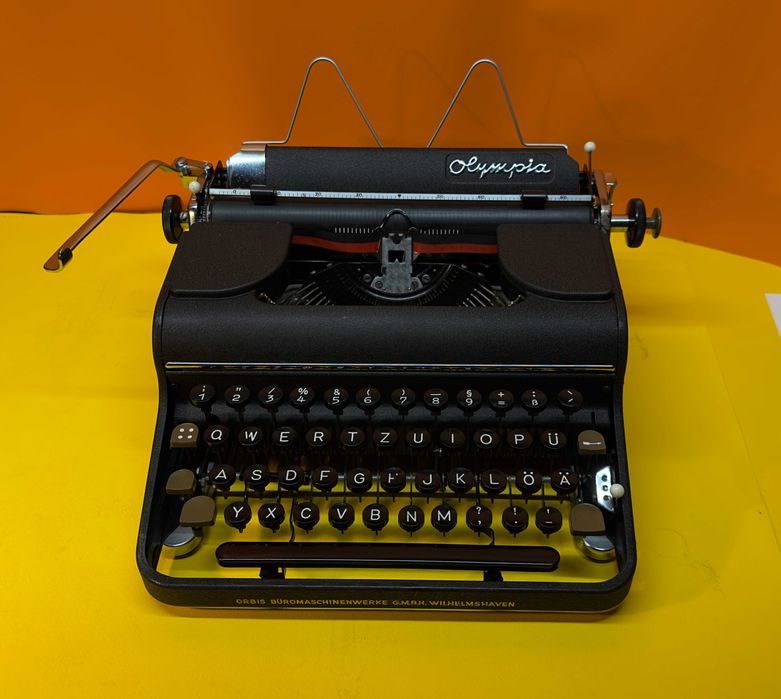 Пишеща Машина Olympia Латиница Топ Състояние Обслужена 1940 Година !