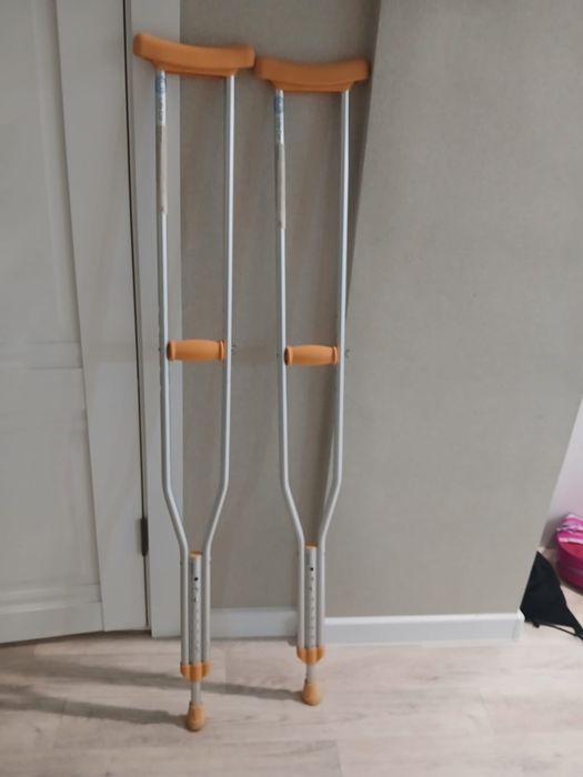 Продам алюминиевые КОСТЫЛИ