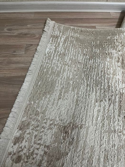 Продаётся ковёр. Размер 2,5×4 м. Чистый, в хорошем состоянии