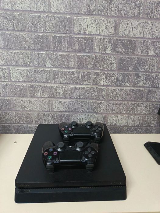 Playstation 4 slim