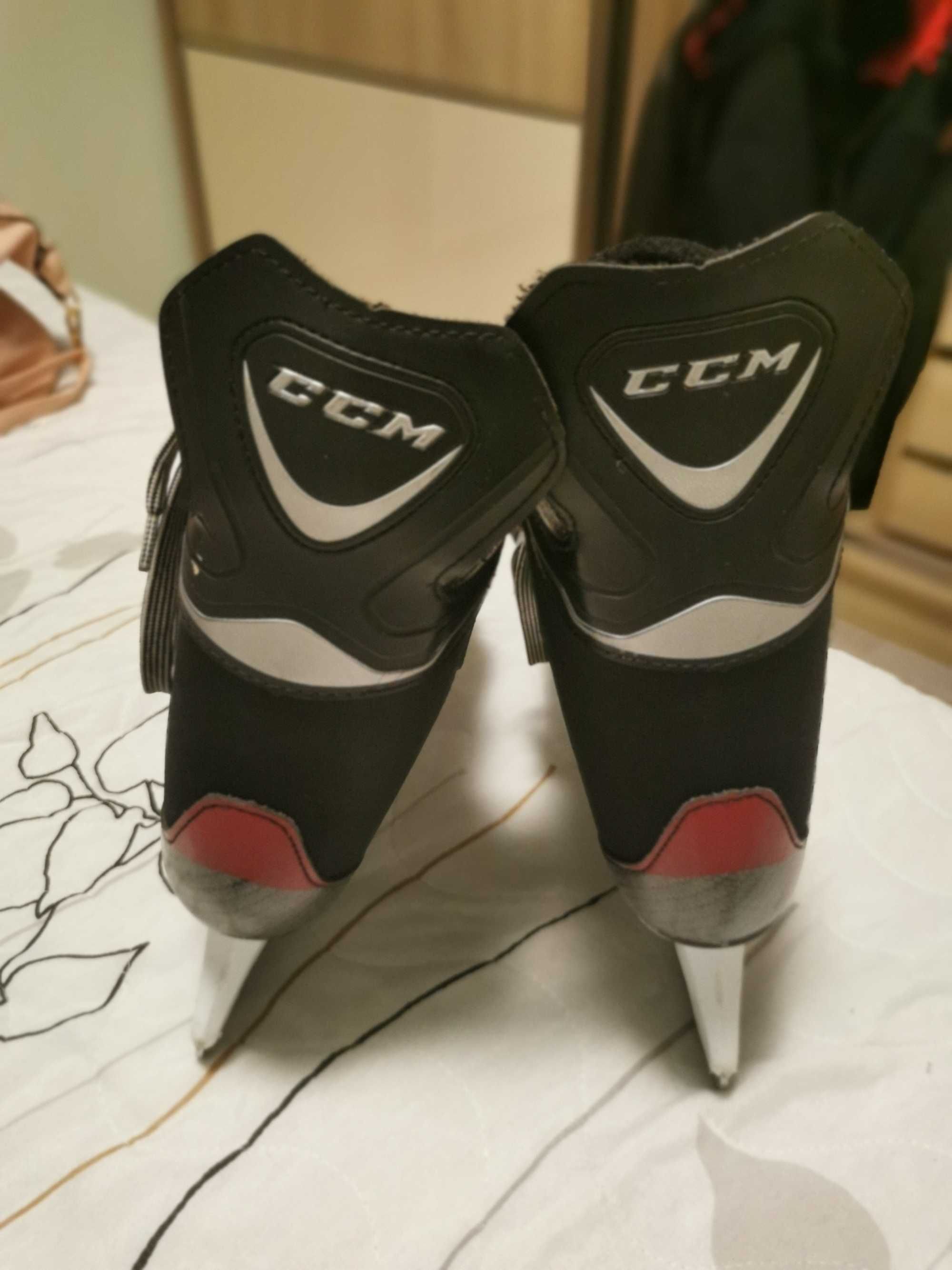 CCM 93 ice skates hockey