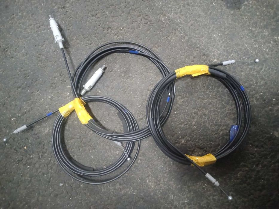 Продам оригинальный трос багажника и лючка Toyota Camry 40