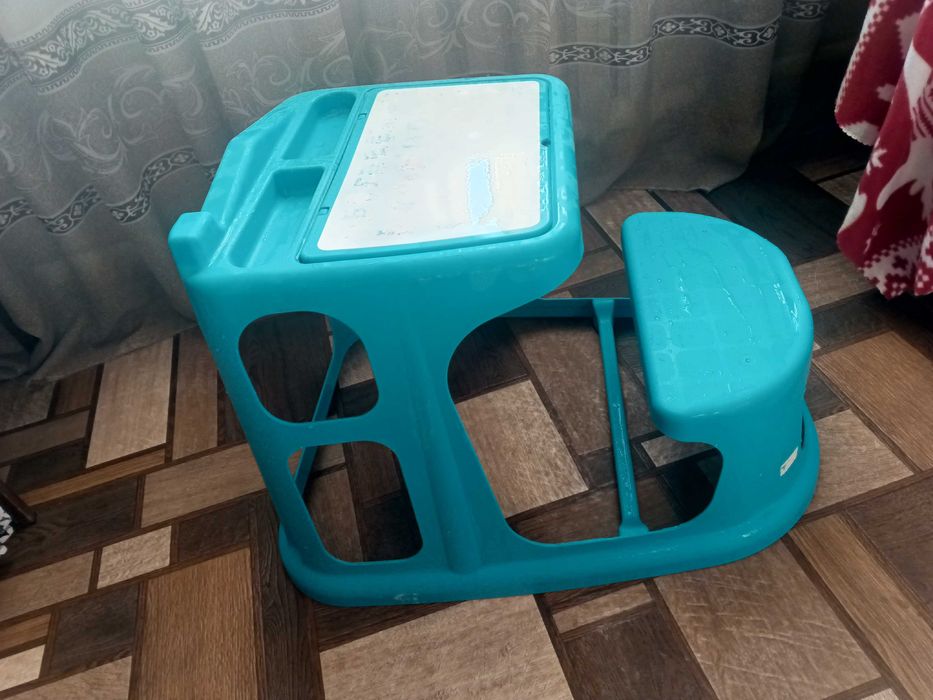 Детская парта для малышей