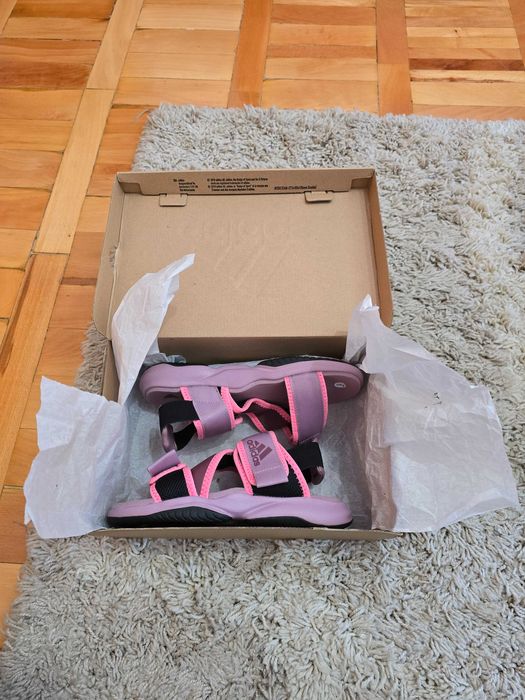 Sandale Adidas Terrex Sumra W Hike, mărime 37, noi, talpă Continental.