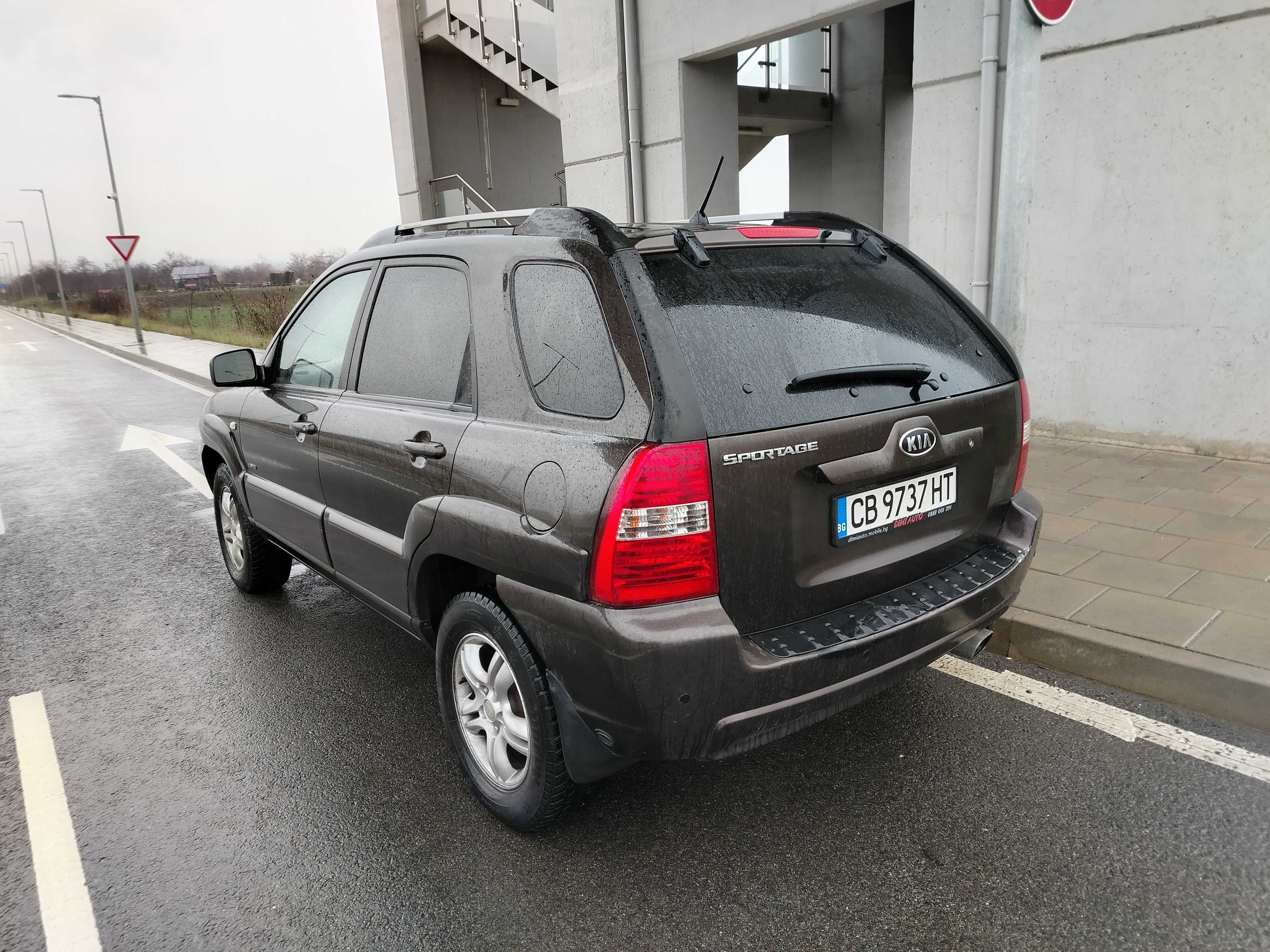 Продава Kia Sportage,ГАЗ-БЕНЗИН, обслужен, регистриран, всичко платено