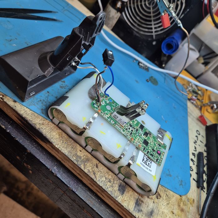 Aspiratoare verticale, inlocuire acumulatori si BMS