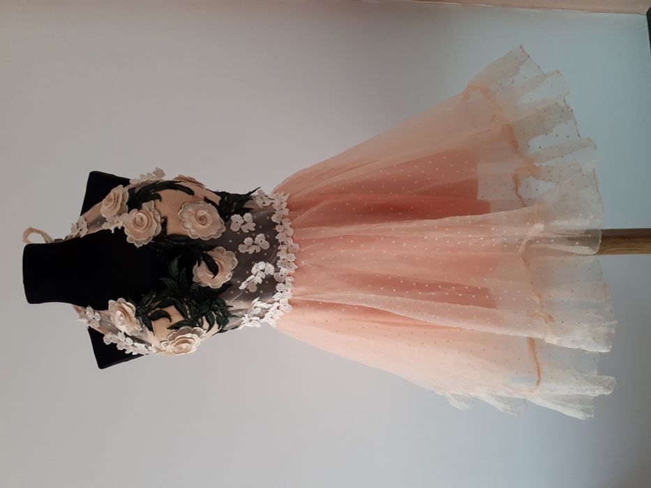 Rochie medie cu spatele gol