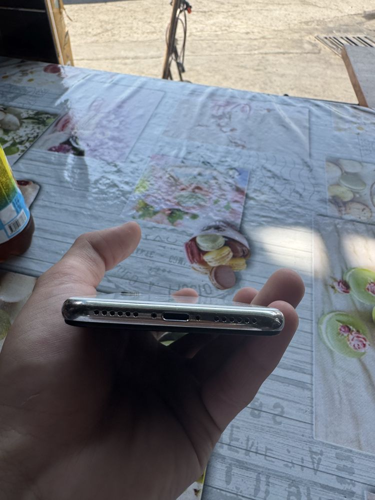 Iphone x srochna sotiladi