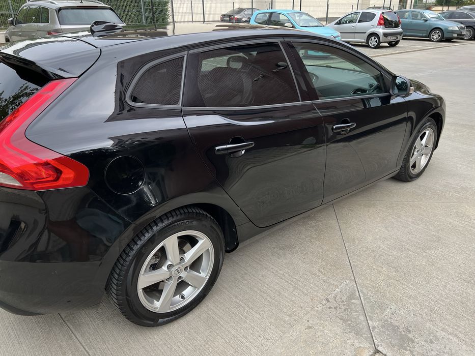 Volvo V40 D3 150 CP