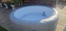 Vând jacuzzi gonflabil