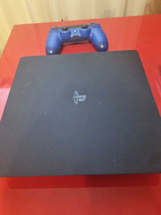 Vand Consola PS4 pro stare foarte buna