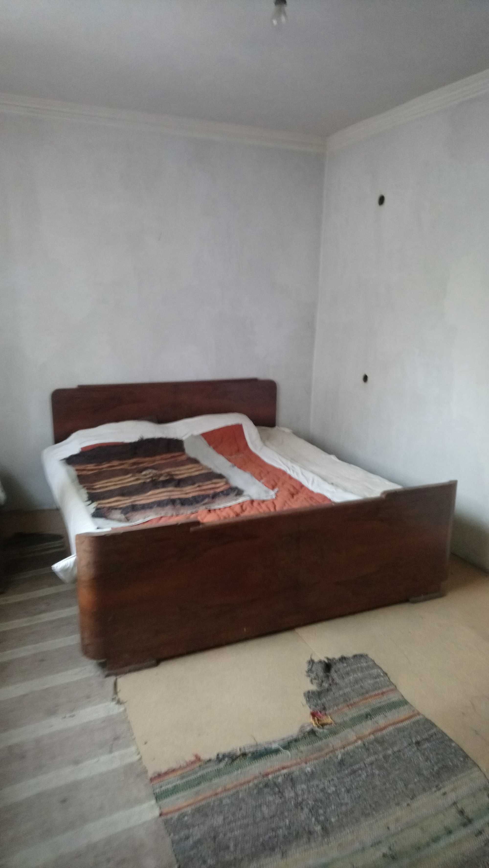 масивна къщa в Еленския балкан в село Тънки Рът.