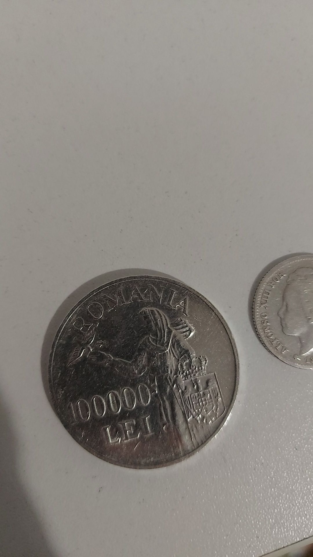 Vand 3 monede din argint 100% originale.