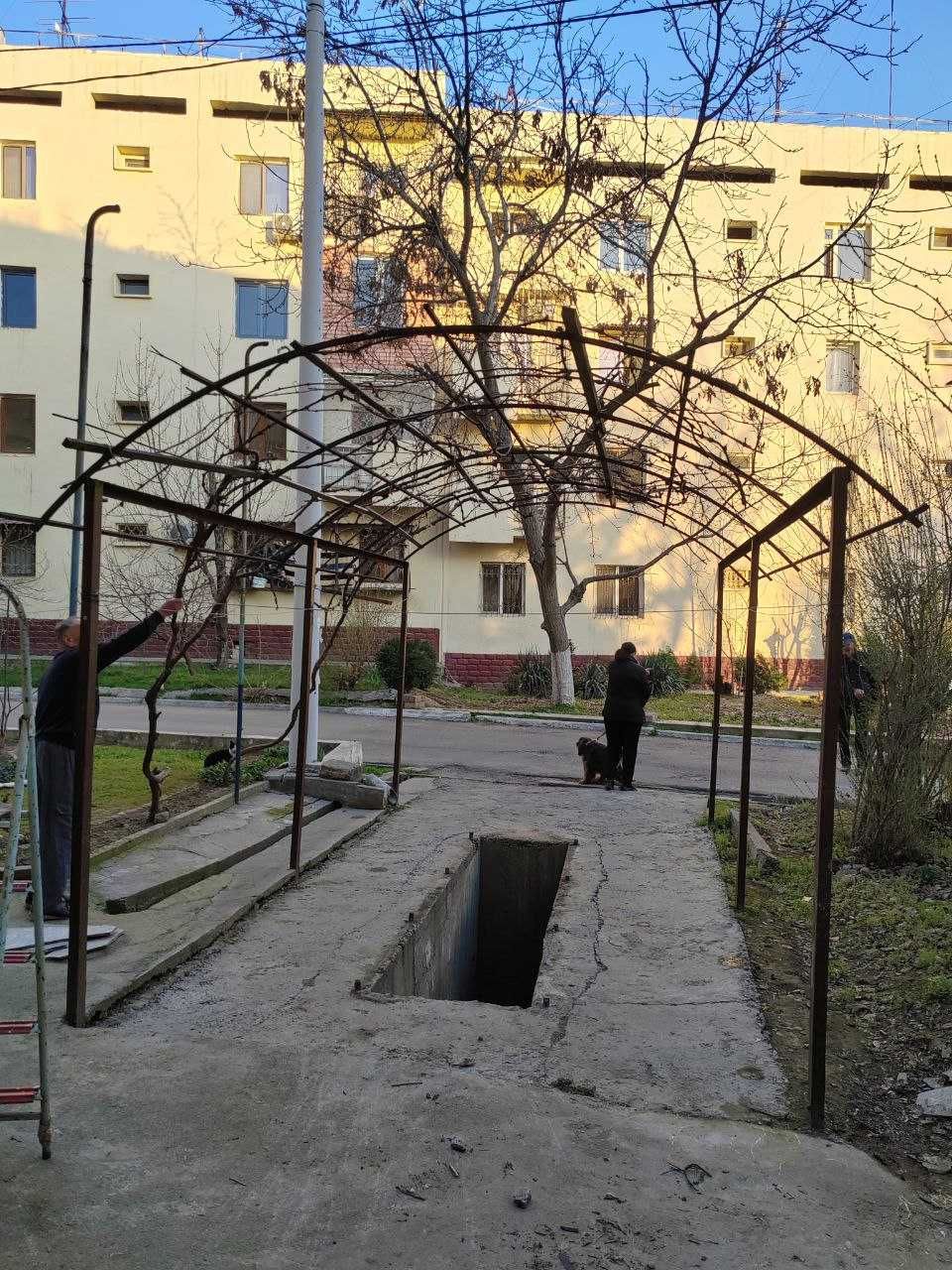 продам навес из металла с профнастилом