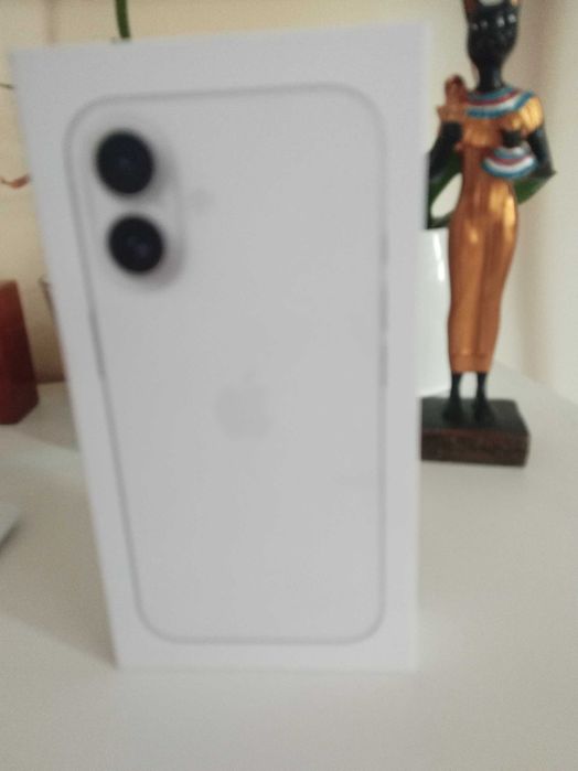 Apple iPhone 16-128 G ,нов с гаранция 2 години,цена по договаряне.