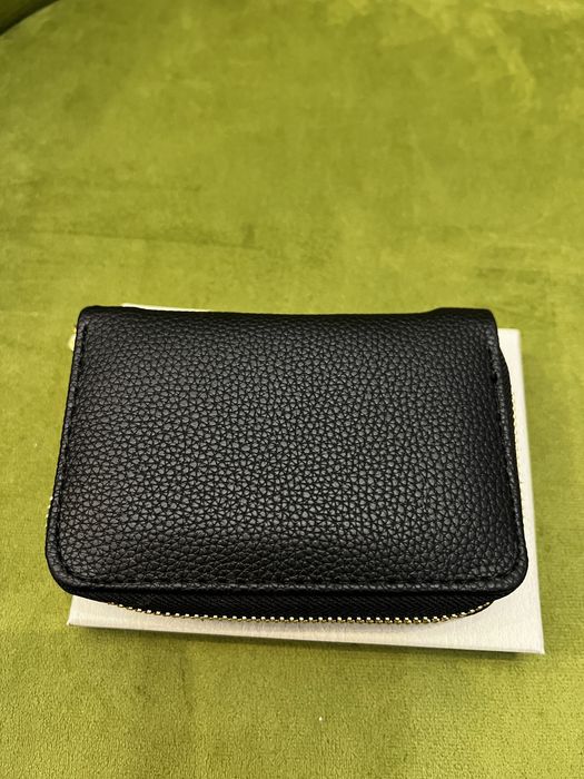 Portofel dama Michael Kors negru cu scrisul auriu deschis